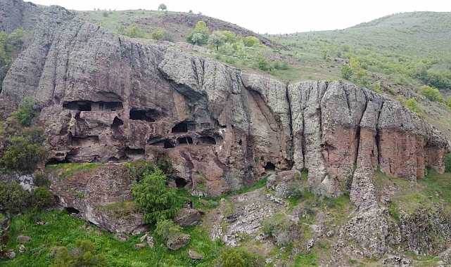 Binlerce yıllık tarihi olan 5 katlı Zağ mağaraları turizme kazandırılmayı bekleniyor