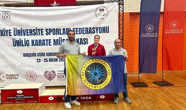 Buse Kaya, Karate Türkiye Şampiyonası'ndan madalya ile döndü