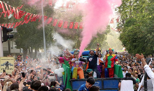 Portakal Çiçeği Festivali'nden renkli görüntüler