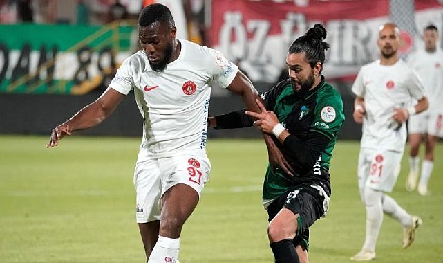 Ümraniyespor, Kocaelispor'u tek golle geçti