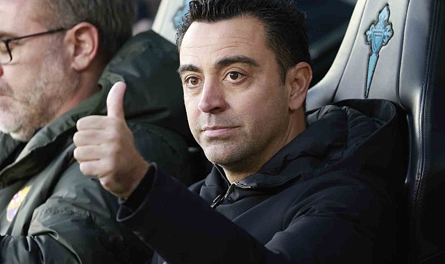 Xavi Hernandez, Barcelona'da kaldı