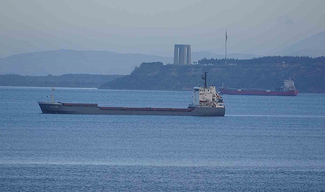 Yangın çıkan gemi Karanlık Liman'a demirletildi