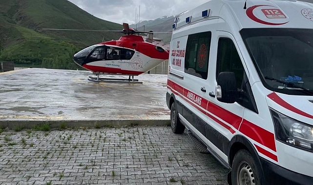 Akut apandisit tanısı konulan hasta, ambulans helikopterle Van'a sevk edildi
