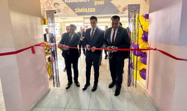 Altıntaş'ta Bilim Fuarı Proje sergisi açıldı