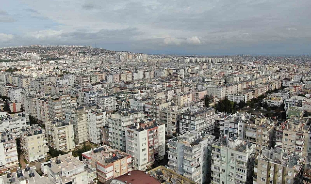 Antalya'ya yerleşen Rusya ve Ukraynalılar memleketlerine geri dönüyor