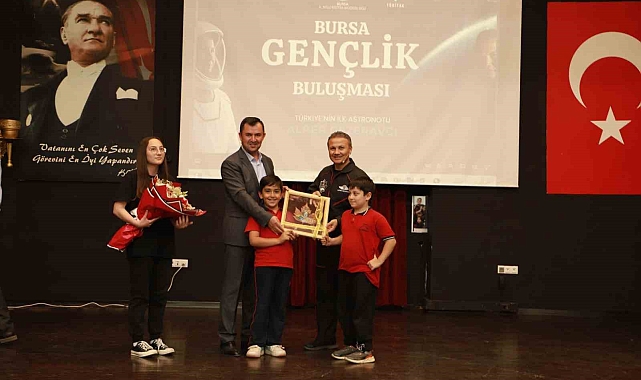 Astronot Gezeravcı, Bursa'da öğrencilerle buluştu
