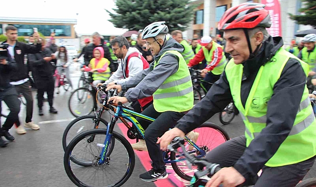 Bakan Uraloğlu, Trabzon'da pedal çevirdi