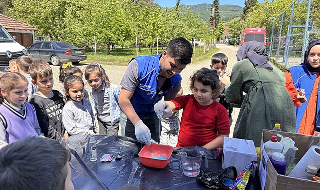 Bilim karavanında deney yaptılar