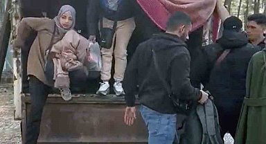 Bir kamyon düzensiz göçmen yakalandı