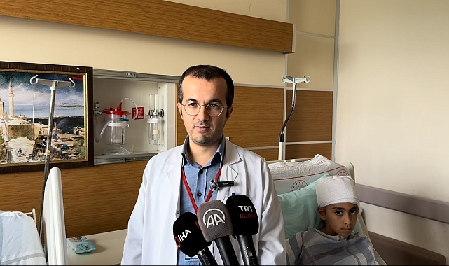 Bitlis'te oyun oynadığı sırada başına gelen taş doktorlarin-dikkati-beyin-kanamasi-geciren-zeyneb-i-hayata-bagladi