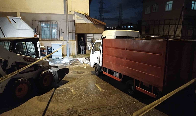 Çalıntı kamyonetle, minibüse çarptılar