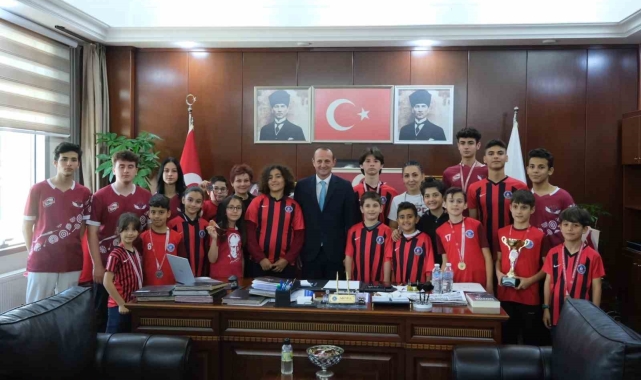 Çiftlikköy'ün dartçıları 12'den vurdu