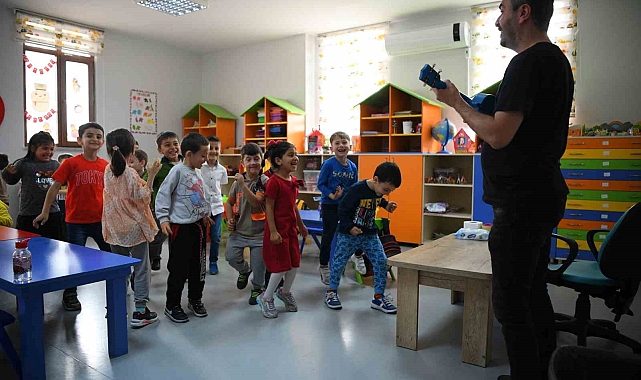 Çocuk Kulüpleri'nde eğitim alan minikler, eğlenerek öğreniyor