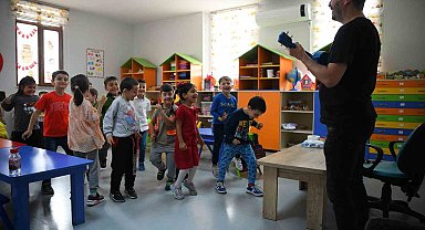 Çocuk Kulüpleri'nde eğitim alan minikler, eğlenerek öğreniyor