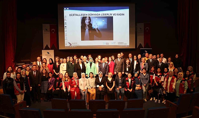 "Dijitalleşen Dünyada Liderlik ve Kadın" başlıklı panel gerçekleştirildi