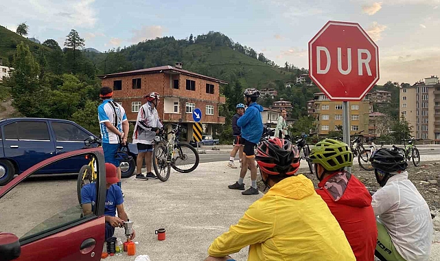 'Dünya yeşil kalsın, savaş olmasın' diye pedal çevirdiler