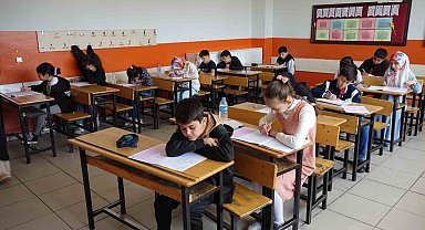 Erciş'te 'Kitap Kurdu Yarışması yapıldı