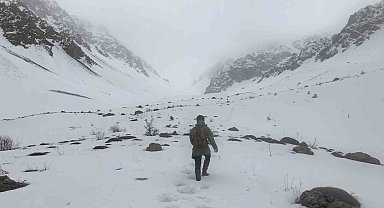 Erzincan'ın yüksek kesimlerine kar yağdı