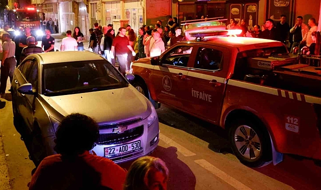 Evini yakan adam, mahalleliyi sokağa döktü