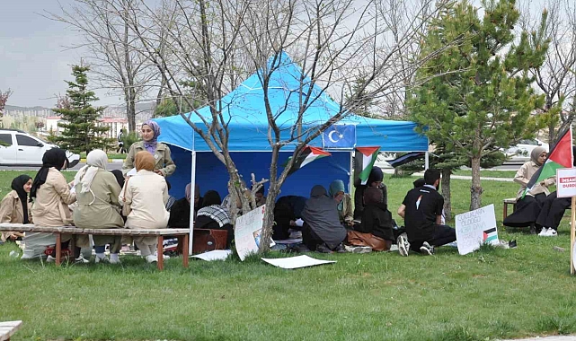 Filistin için yapılan eylemlere Kars'taki öğrencilerinden destek geldi