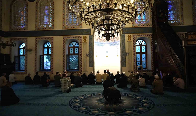 Filistin'de yaşanan kanlı saldırılar için, sabah namazında dualar edildi