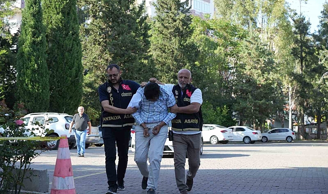 Gazetecilerin sorularını yanıtlayan şüpheli, "Ben öldürmedim"