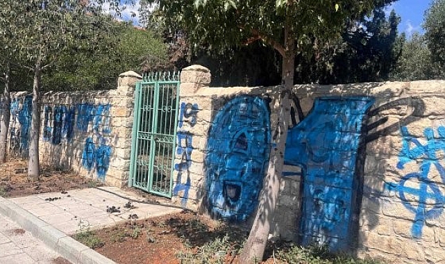 Güney Kıbrıs Rum Yönetimi'nde arnavut-camisi-ne-cirkin-saldiri