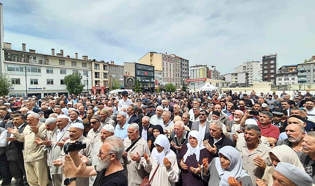 Hacı adayları Kars'tan uğurlandı