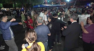 Hatay'ın Dörtyol ilçesinde Engelli gençlere temsili askerlik öncesi kına gecesi