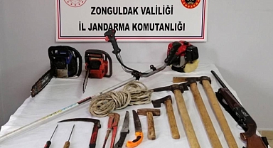 İki hırsız çaldıkları eşyalar ile birlikte kıskıvrak yakalandı