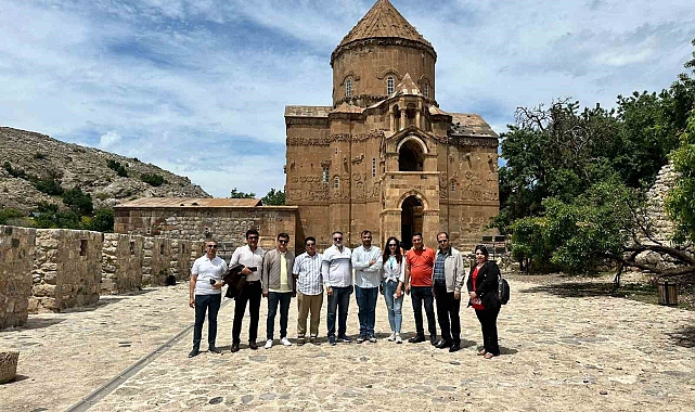 Iraklı turistler Van'ı gezdi