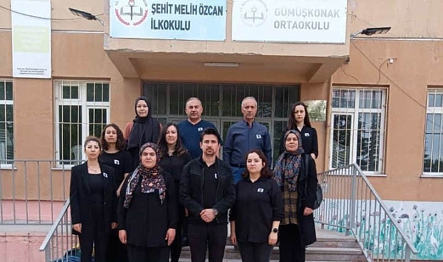 İstanbul'da öğrencisi  tarafından öldürülen İbrahim Oktugan için siyah giyindiler