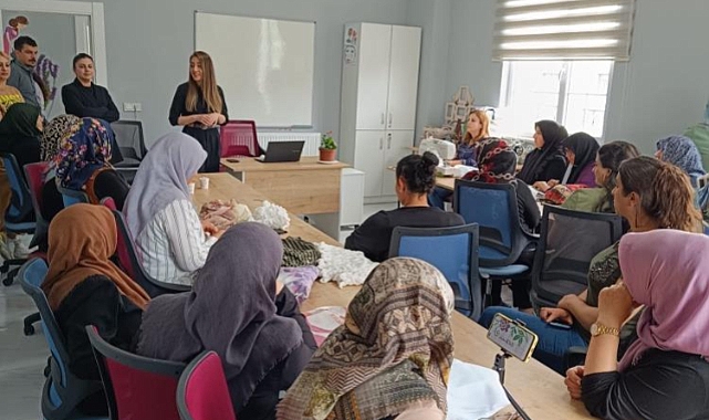 Kadınlara yönelik Sağlıklı Yaşam" ve "Aile İçi İletişim" konulu sunum