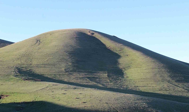 Kars'ta bisikletçiler Atatürk silueti gördü