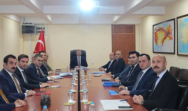 Kars'ta Vali Polat'ın başkanlığında güvenlik ve asayiş toplantısı yapıldı
