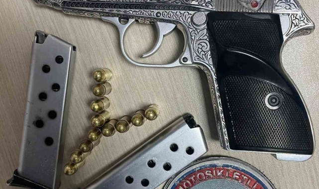 Kastamonu'da ruhsatsız tabanca ile yakalanan şahıs gözaltına alındı
