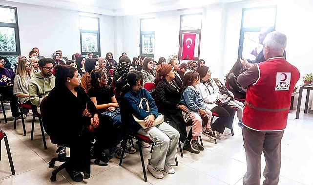 Kızılay'dan öğrencilere burs desteği devam ediyor
