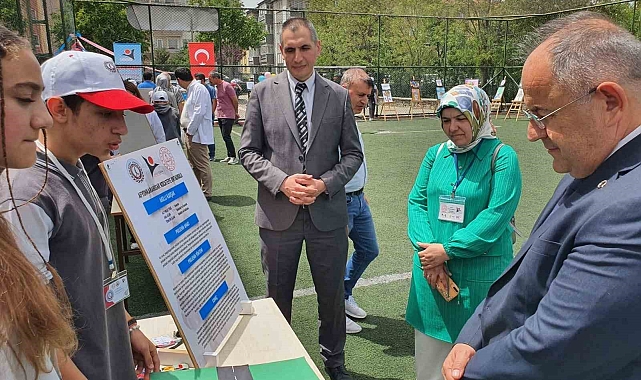 Kocatepe Ortaokulu'nda TÜBİTAK 4006 Bilim Fuarı açıldı