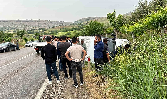 Kontrolden çıkan minibüs yan yattı: 14 yaralı