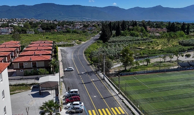 Kuşadası Belediyesinin yol yapım çalışmaları sürüyor