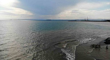 Kuvvetli yağış sonrası hatay'da şiddetli yağışlar sonrası denizin rengi değişti
