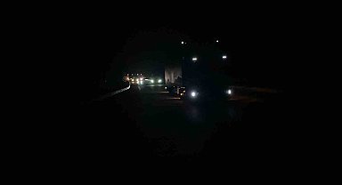 LPG tankeri devrildi, sızıntı nedeniyle yol çift taraflı trafiğe kapatıldı