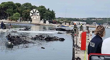 Marinadaki 22 tekne alev alev yanıp kül oldu