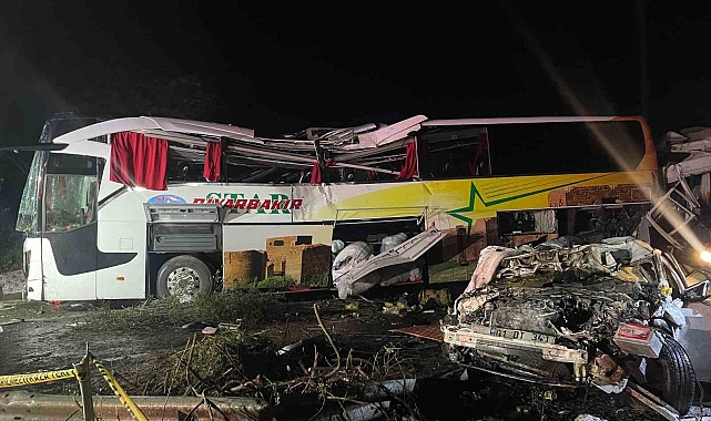 Mersin-Adana Otoyolu'ndaki kazada 10 kişi öldü, 30 'dan fazla yaralı var
