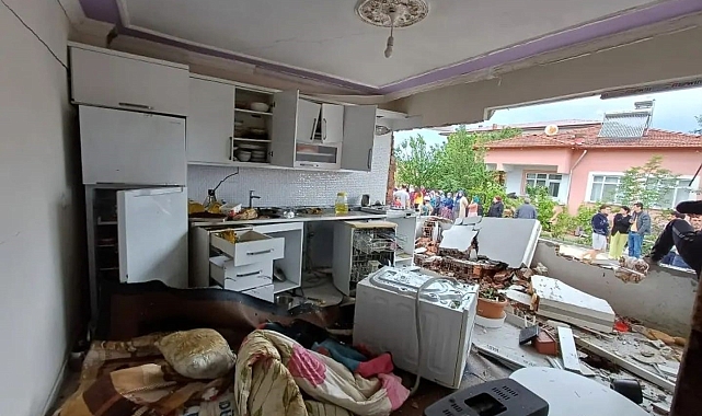 Mutfak tüpü bomba gibi patladı