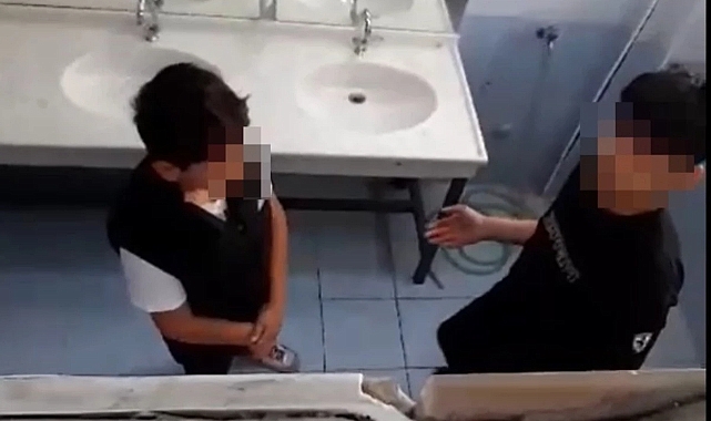 Okul tuvaletinde şiddet