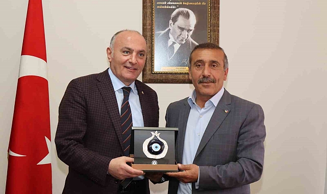 Oltu Ticaret Odası Başkanı Karaca'ya teşekkür plaket verildi