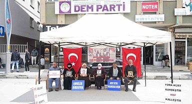 PKK tarafından kaçırılan çocukların ailelerinin, evlat nöbeti devam ediyor
