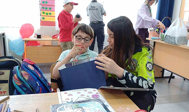 Polis ekiplerinden, özel eğitim anasınıfındaki çocuklara sürpriz