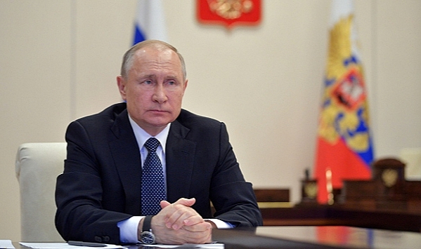 Putin, en yakınındaki ismin kalemini kırdı